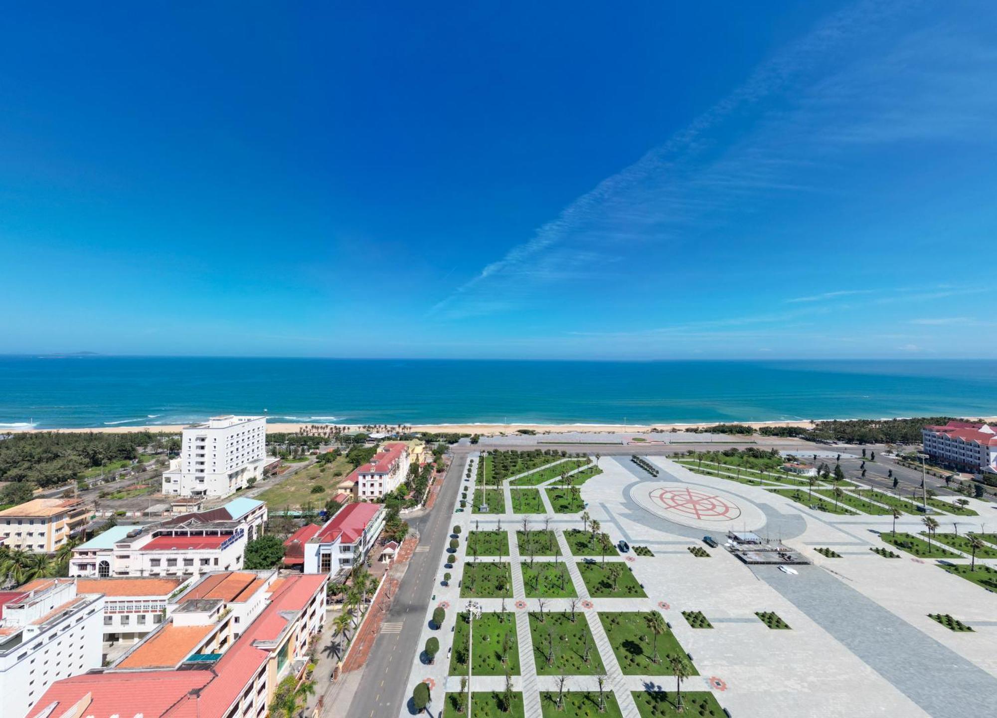 Wink Hotel Tuy Hoa Beach - 24Hrs Stay & Rooftop Pool Bar Luaran gambar